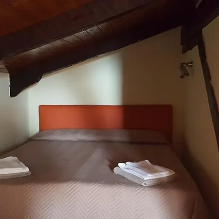 Decumani Roof *